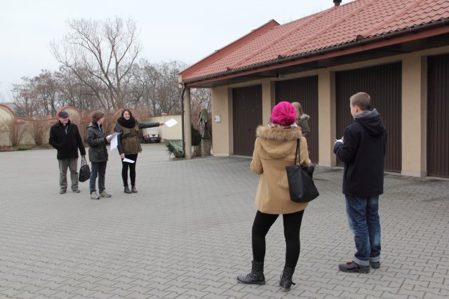 Nasi wolontariusze rozwiązują zagadki